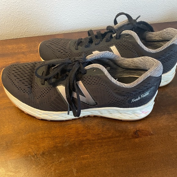 SOLD- Gently used New Balance sneakers - Picture 1 of 6